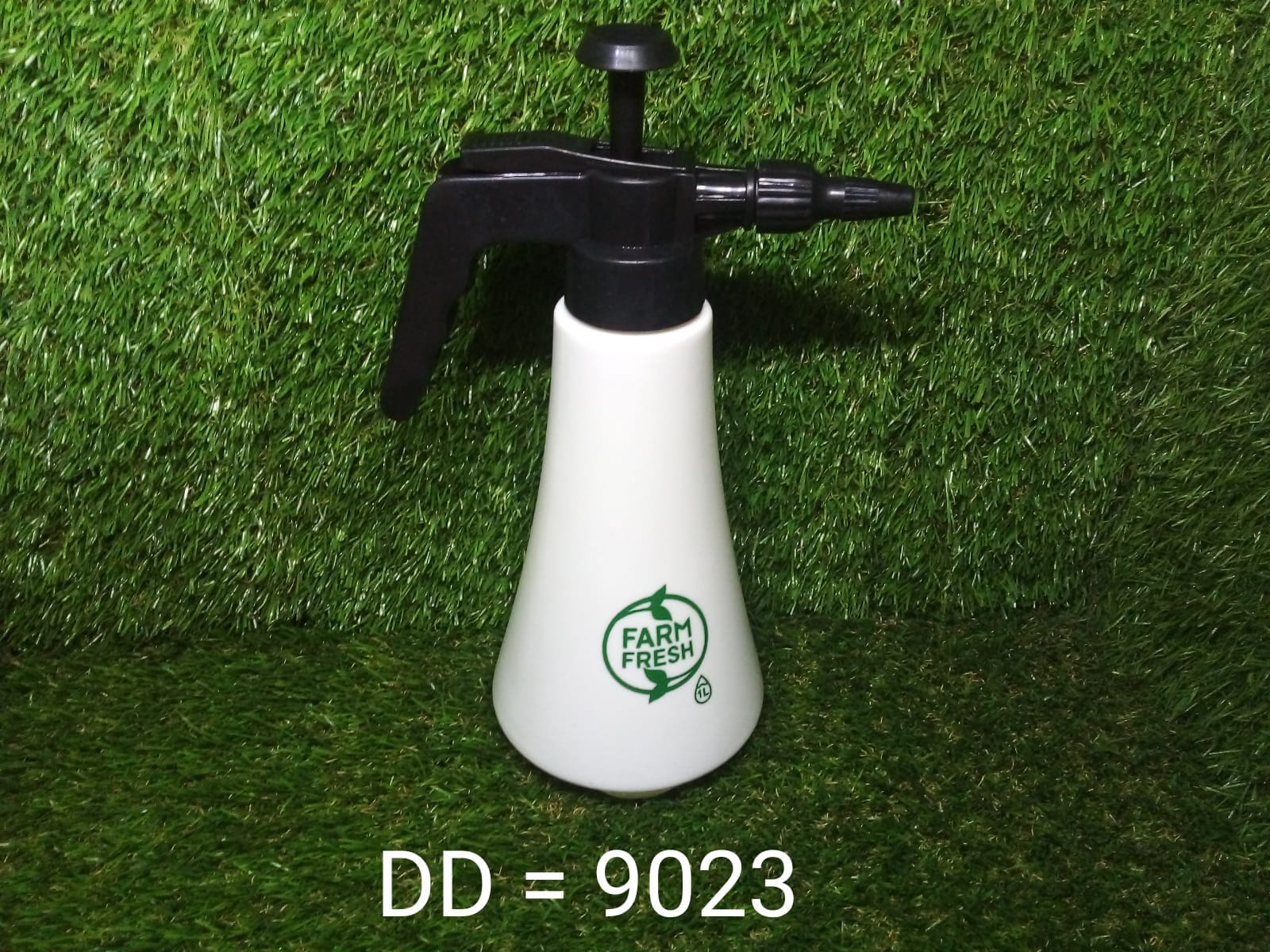 9023 1 litre Garden Sprayer used in all kinds of garden and park for sprinkling and showering purposes. 